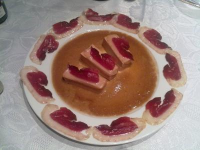 FOIE CON JAM&Oacute;N DE PATO Y SALSA PEDRO XIMENEZ